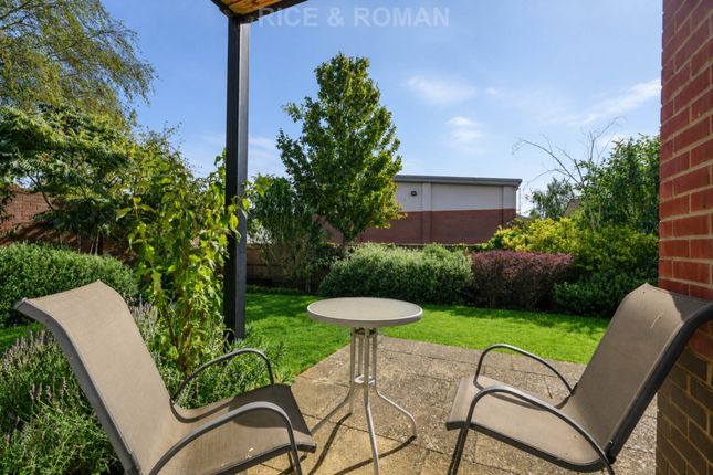 7 Edward Place, Churchfield Road, Walton On Thames photo 2