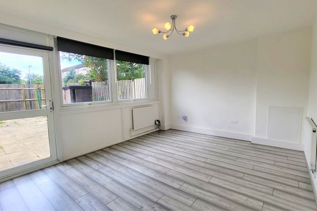 Flat 9, Ewhurst Court Phipps Bridge Road, Mitcham photo 2