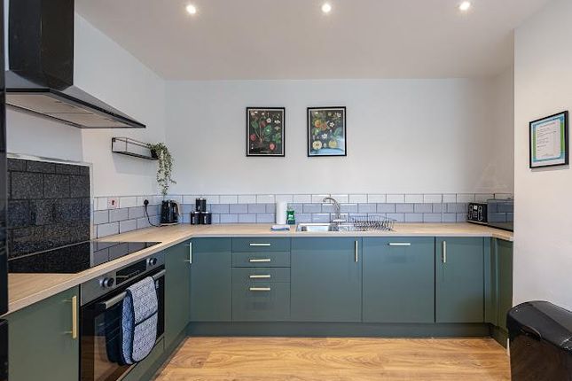 16, Gray Avenue, Sherburn Village photo 3