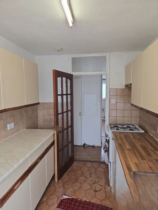 8, Henrys Walk, Ilford, ESSEX photo 5