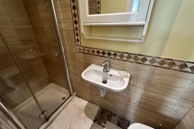 Room 1, 4, Stapenhill Road, Wembley photo 2