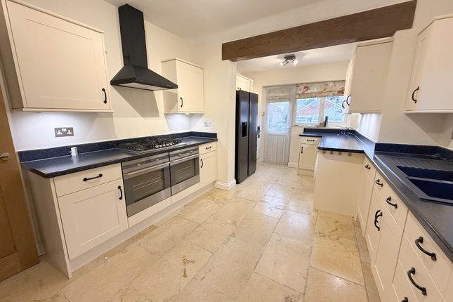 Strafford Gate, Potters Bar photo 3