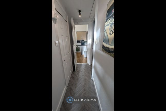 Flat, Wellington Road, Taunton photo 5