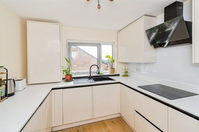 25, Woolford Close, Winchester photo 4