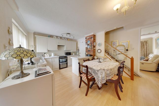 8, Aylesham Road, Orpington photo 3