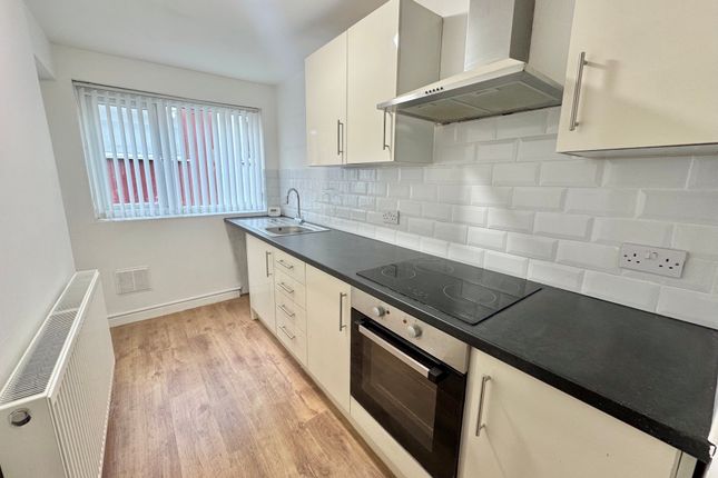 2-bed house on Liverpool, £950/mo