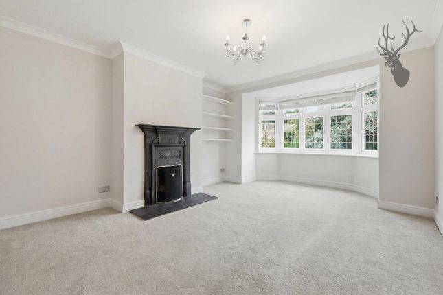 32 Grange Court Upper Park, Loughton photo 4