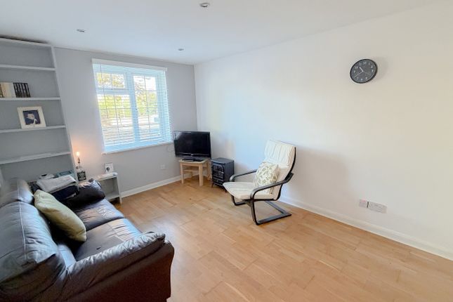 Bucklers Way, Carshalton photo 2