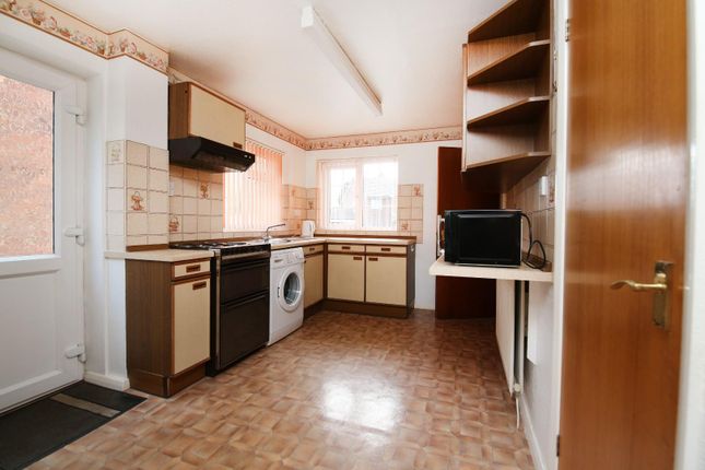 5, Hall Orchard, Uttoxeter photo 2