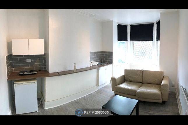 Living Room / Kitchen