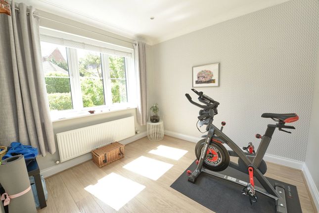 6, Fullerton Close, Fleet photo 4