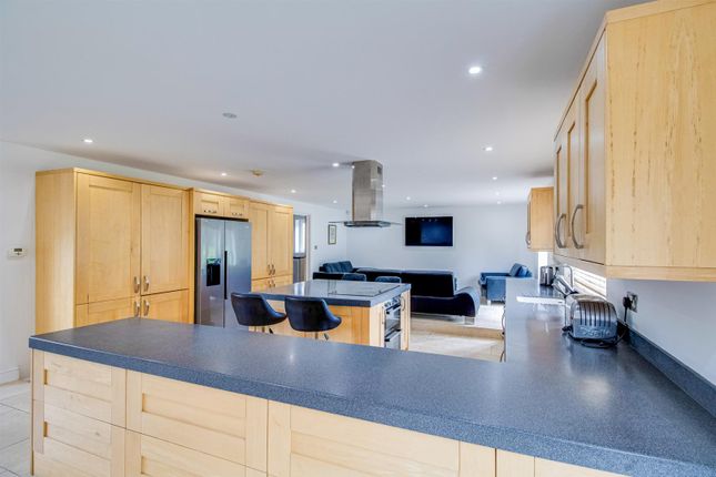 20a, Walton Station Lane, Wakefield photo 2