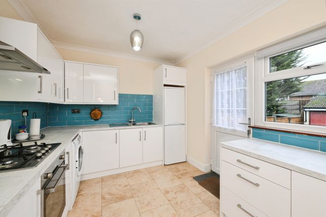 39, Bassett Gardens, Epping photo 2
