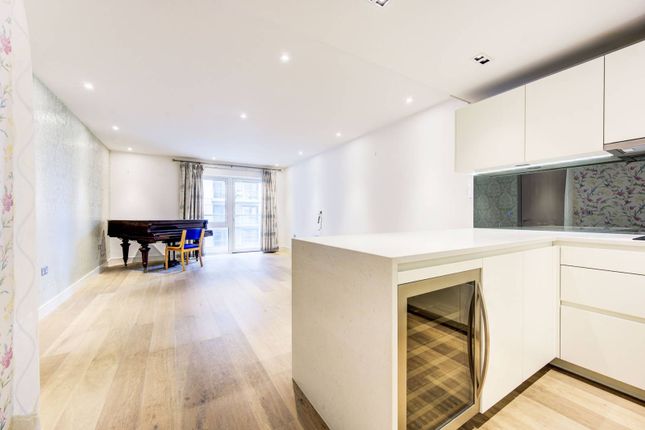 Flat for sale in Fulham Reach, Hammersmith, London