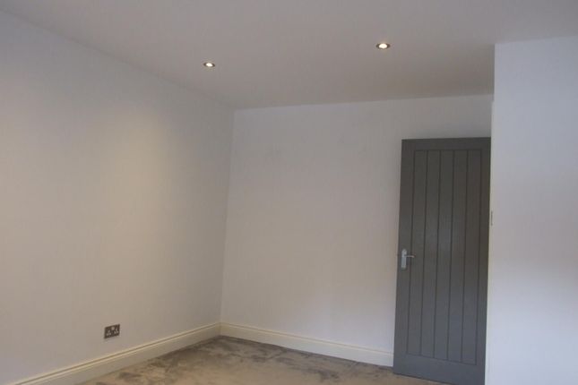 Flat 1, 2G Holborough Road, Kent photo 4