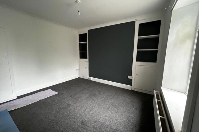 10 Glanmor Place, Llanelli photo 3