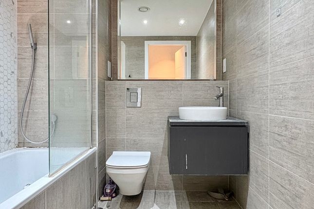 New Horizons Court, Brentford photo 4