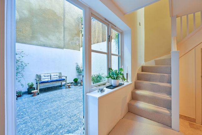 Brook Drive, London, SE11, Kennington photo 4