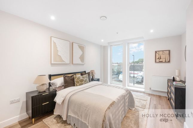 1-bed flat on 219,Flat 1, Sydenham Road, London, £350,000