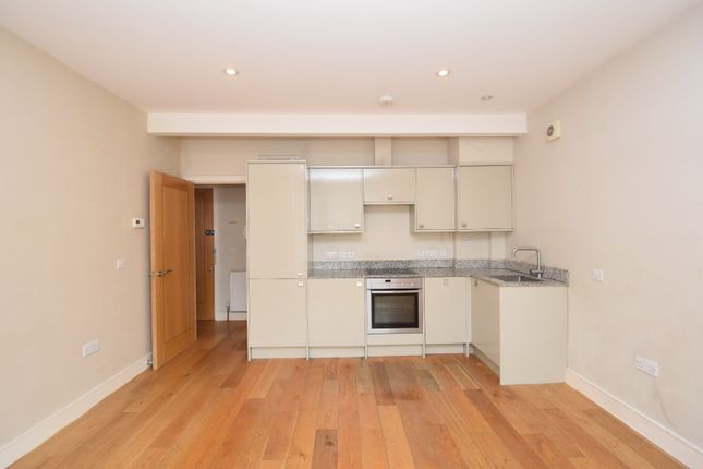 Flat to rent in Cunningham Park, Harrow, Greater London