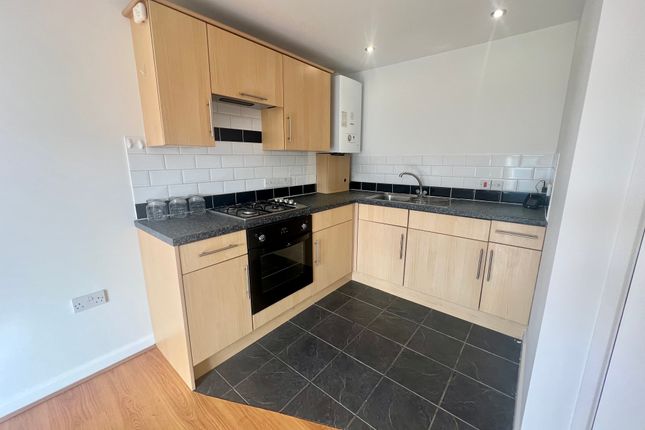 Flat to rent in Canberra Road, Weymouth