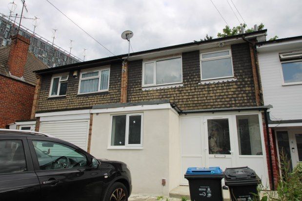 Thumbnail Property to rent in Midhurst Avenue, Croydon