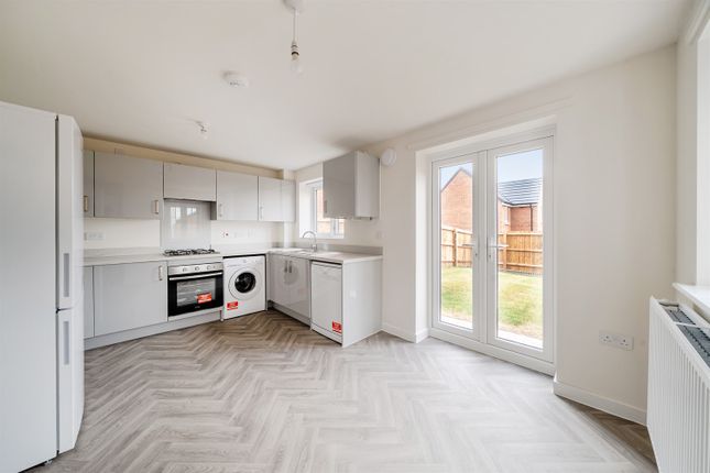 Taylor Way, Gedling, Nottingham photo 2