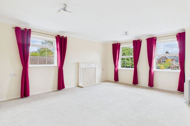 22, Stanford Orchard, Horsham photo 2