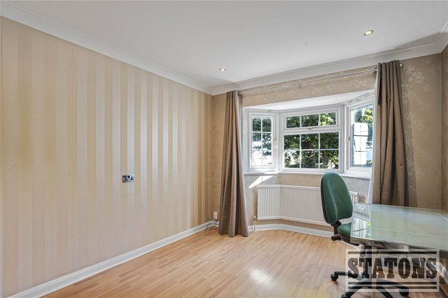 25, Avenue Road, London photo 3