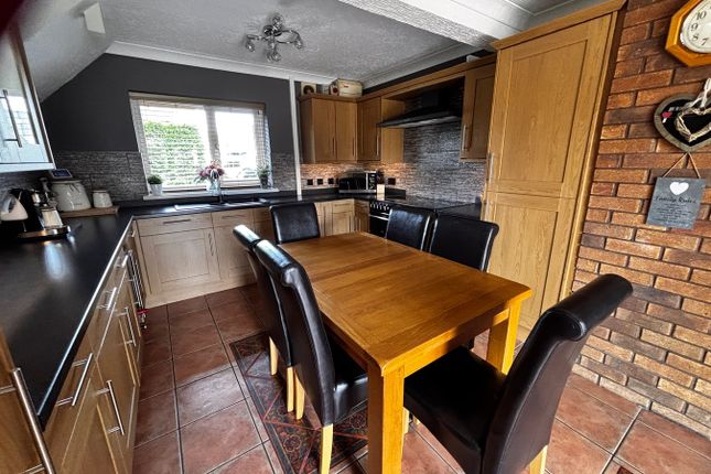 13, Derwendeg, Carmarthen photo 3
