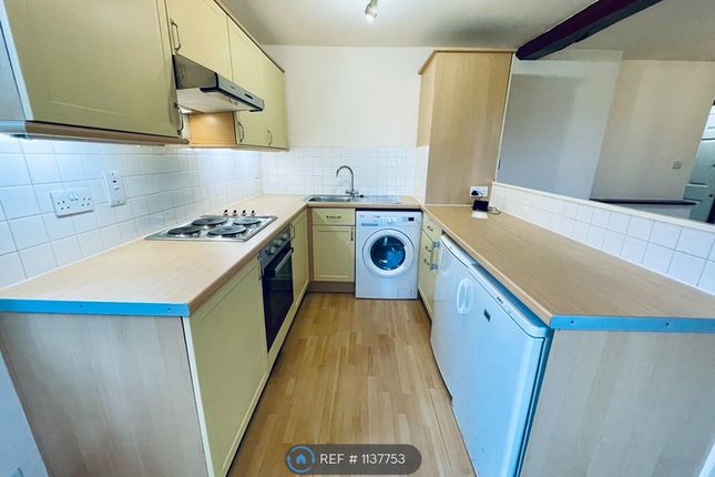 Flat to rent in Charlton Road, Shepperton