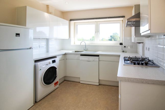 8, Henry Road, Aylesbury photo 3