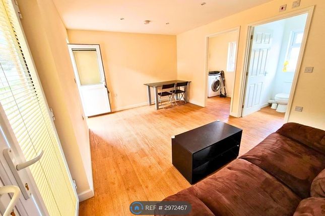 Studio flat on Annex  Ansley Way, Saint Ives, £253/mo