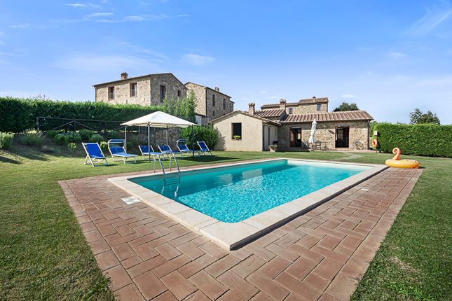 Thumbnail Apartment for sale in Via Spuntone, Montalcino, Toscana