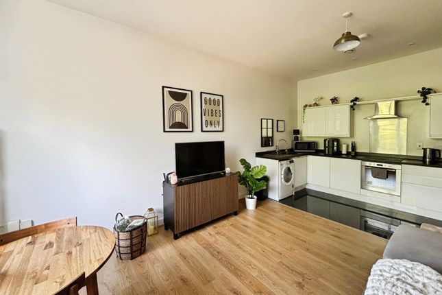 Flat 10, Bradley Court, 3, Knoll Road, Surrey photo 4