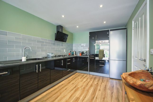 32, Whittaker Drive, Surrey photo 4