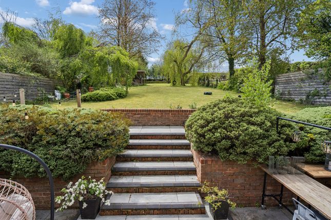 50 Upper Hall Park, Berkhamsted photo 2