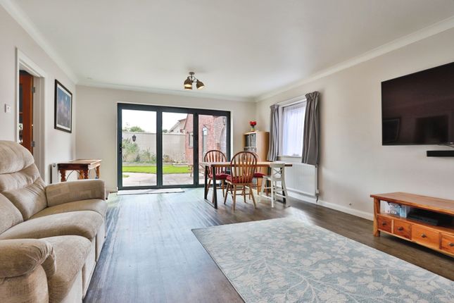10, Willow Mead, Dorset photo 3