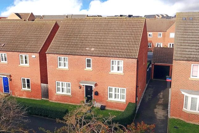 Detached house to rent in Herdwyck Close, Oakridge Park, Milton Keynes, Bucks