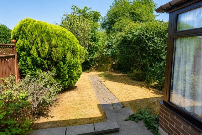 32, Hillcrest, Hatfield photo 4