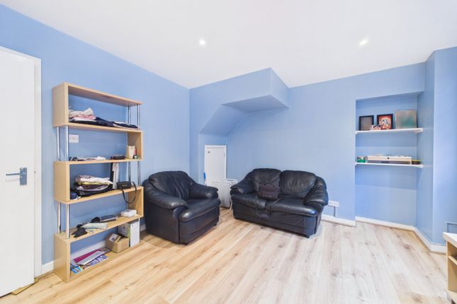 Flat 4, 8a, High Street, Reading photo 3