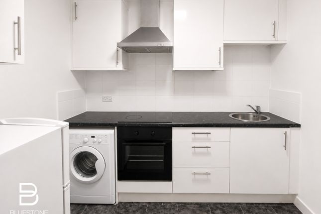 Copy Flat 8 Gibbs Brook House, 23, Clarendon Road, Redhill photo 4