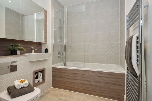 19, Manford Way, Hainault photo 4