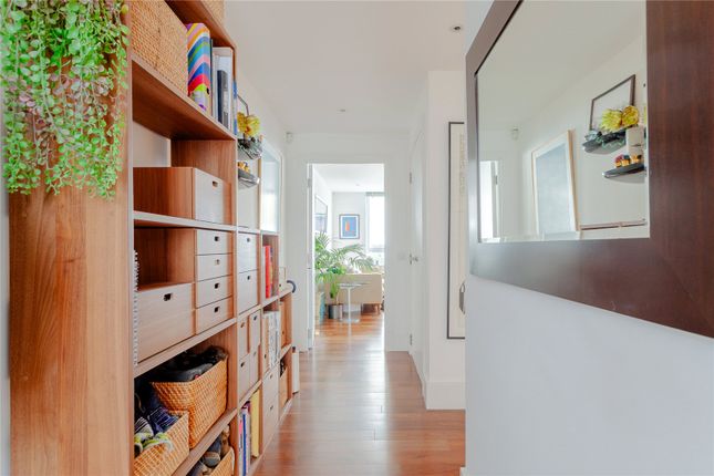 Flat for sale in Offord Road, London