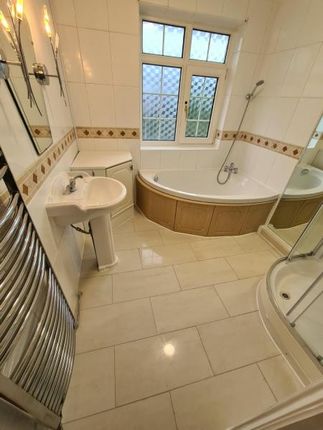 Courtlands Drive, Watford photo 4