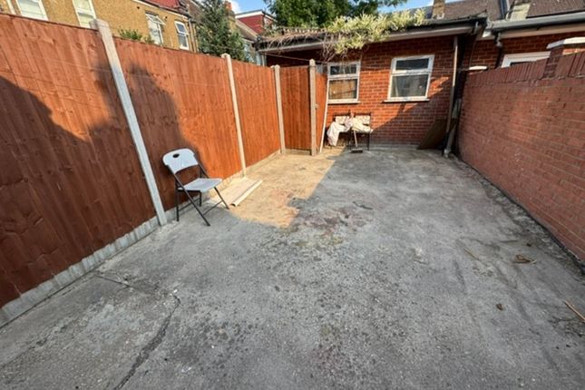 Flat 2, 40, Cecil Road, Hounslow photo 3