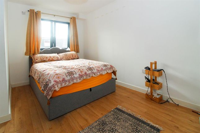 Flat for sale in Antill Road, London