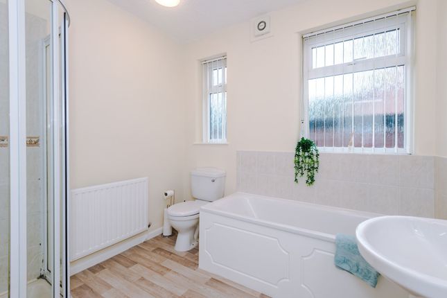 20 Townfield Avenue, Wigan photo 4