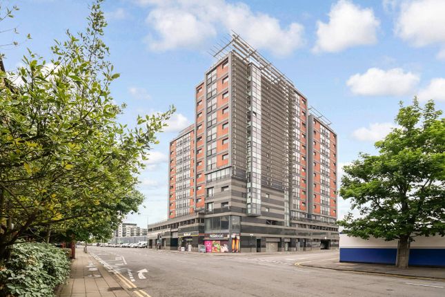 2-bed flat on 2/4, 72, Lancefield Quay, Glasgow, £190,000