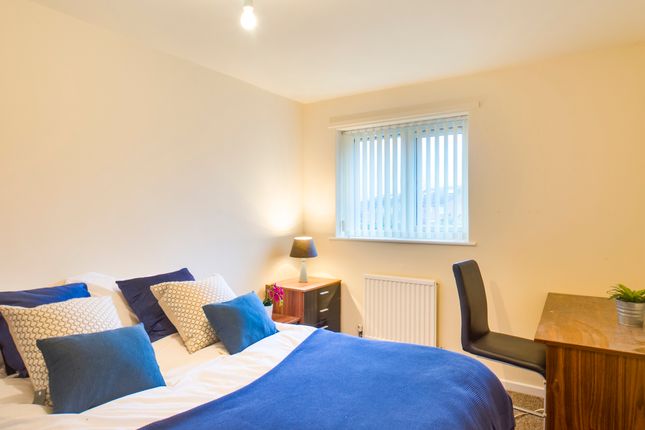 10, Aquarius Lane, Salford photo 3